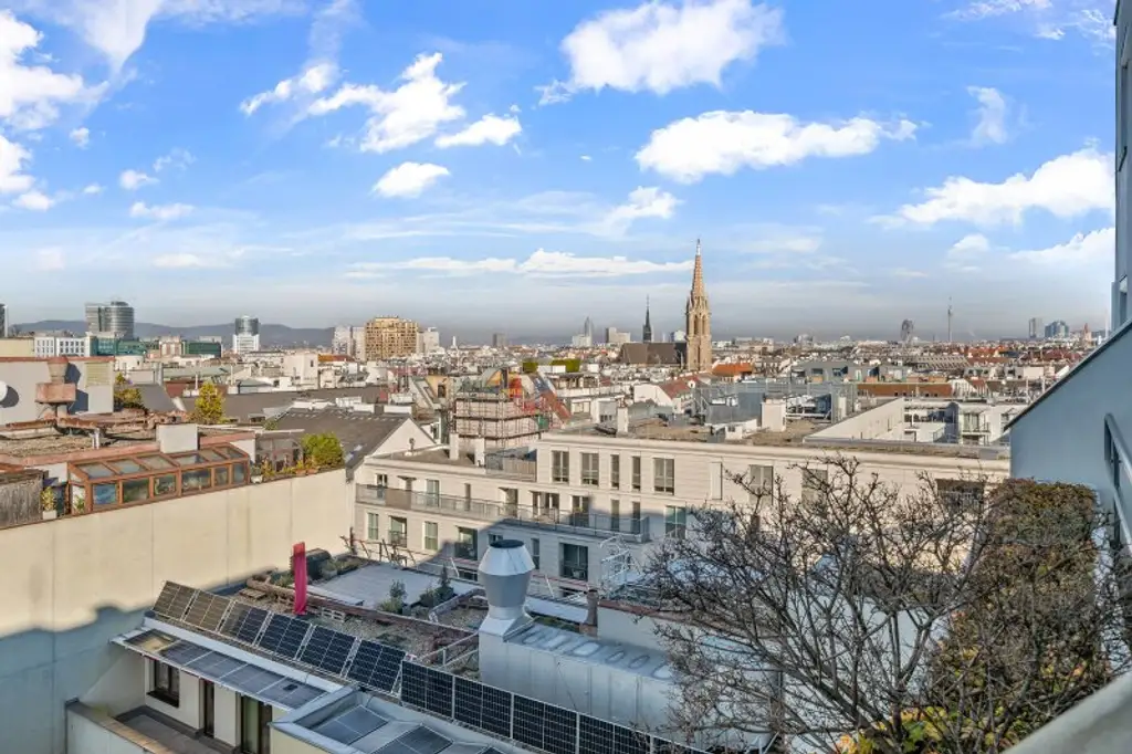 Generalsanierte Eigentumswohnung auf drei Ebenen mit zwei Terrassen - Gegenüber Sofiensäle