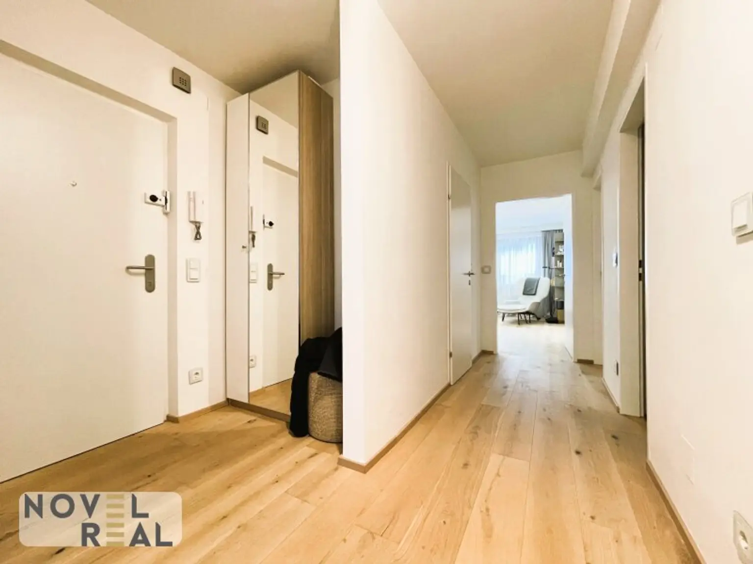 Exklusive Wohnung mit hochwertiger Ausstattung und Garage.