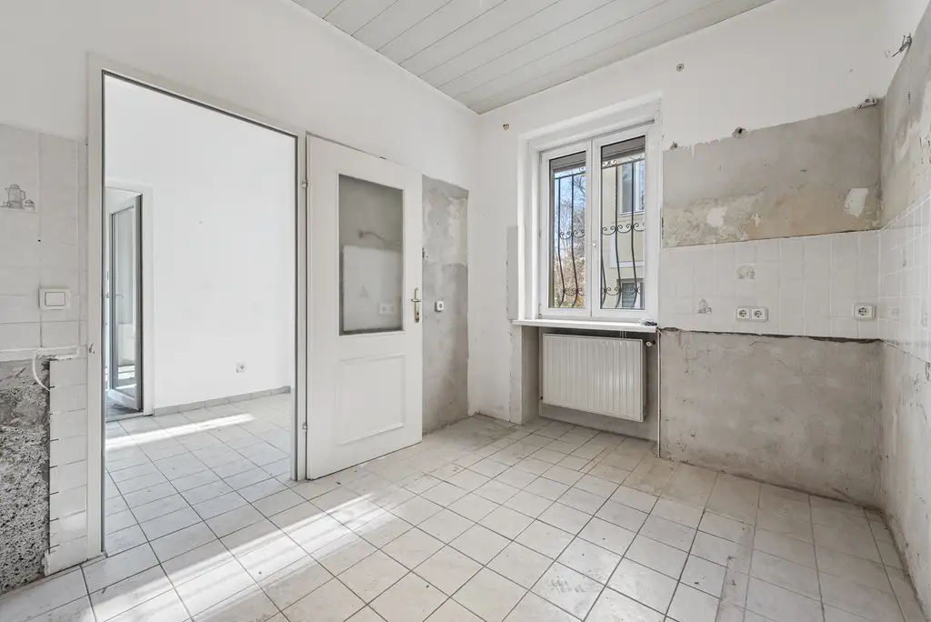 Zwei Zimmer-Gartenwohnung - sanierungsbedürftig