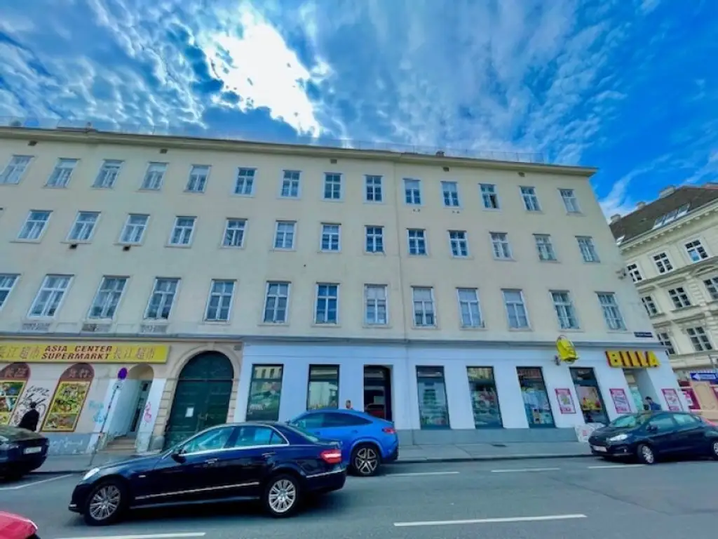 INNENSTÄDTISCHE - 3-Zimmer WOHNUNG -RENOVIERUNGSBEDÜRFTIG- mit sehr viel Potenzial - in Top Lage Wiens beim NASCHMARKT - Nähe KARLSPLATZ!
