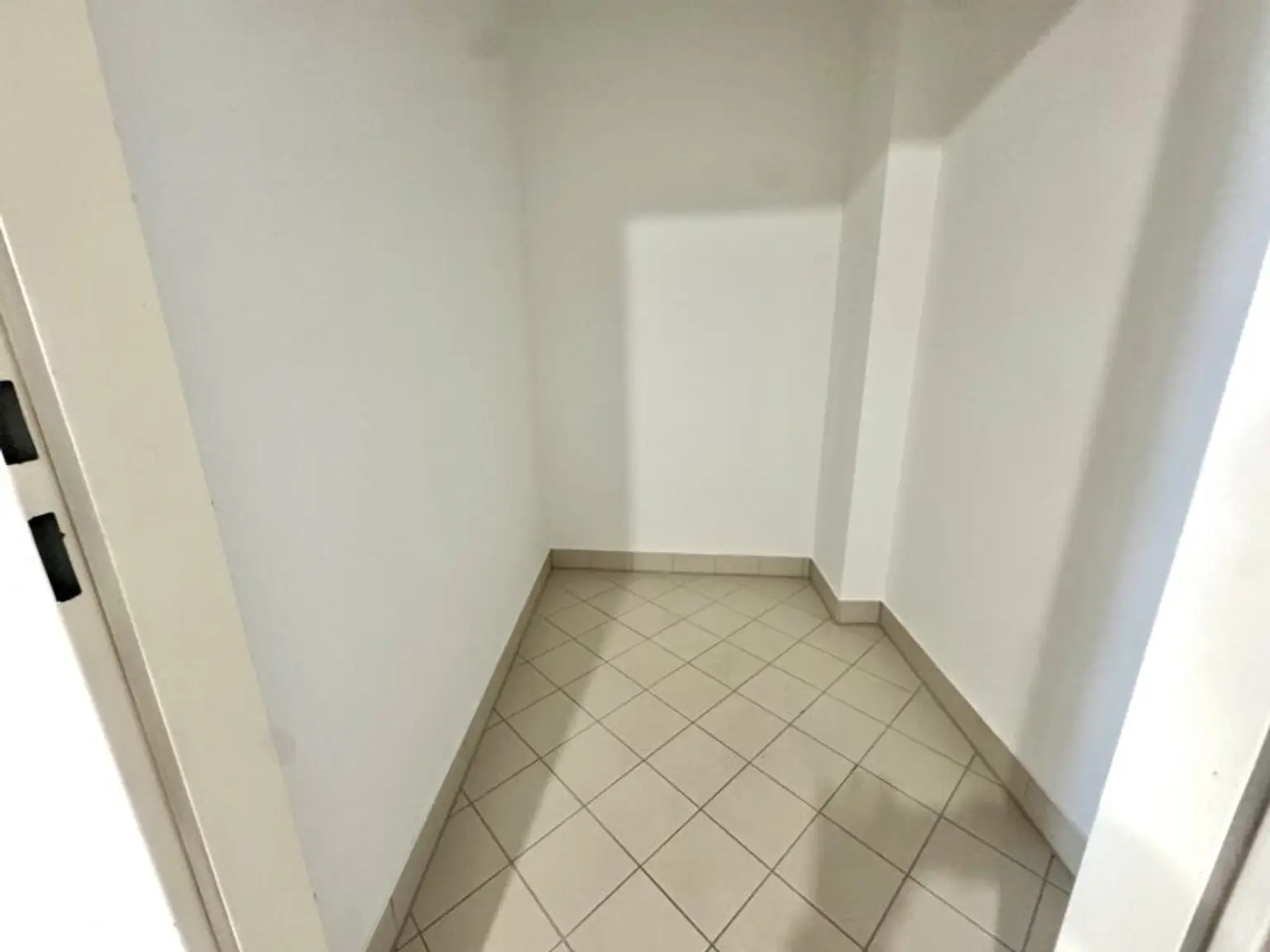 Ein kurzes Spaziergang zur U6 - schöner Altbau inklusive Aufzug - inkl. Einbauküche