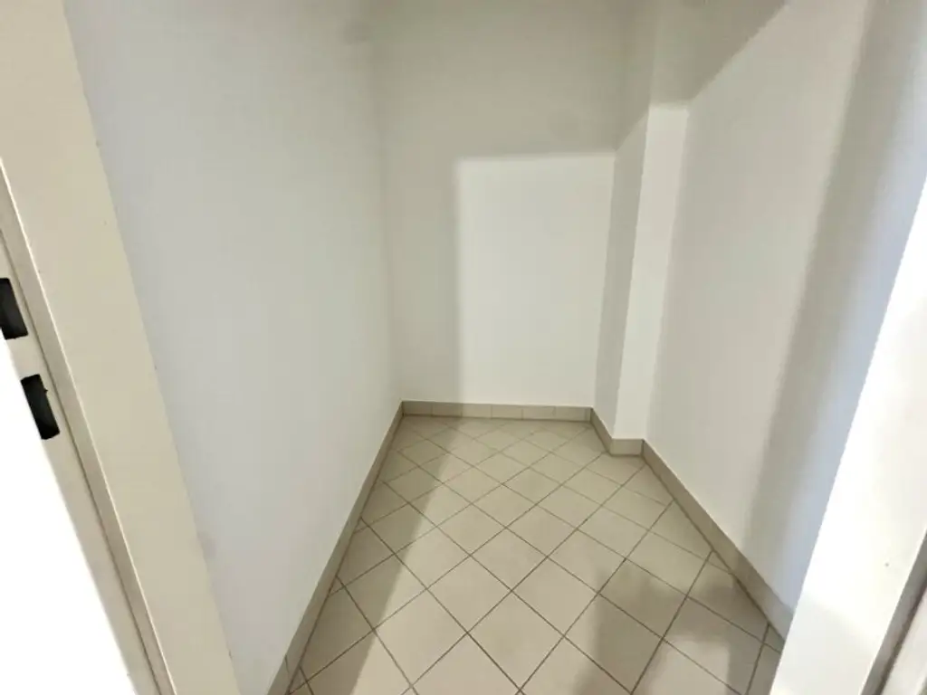 Ein kurzes Spaziergang zur U6 - schöner Altbau inklusive Aufzug - inkl. Einbauküche