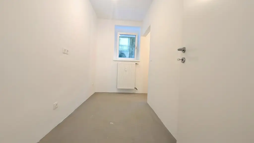 Ruhiges, zentrales Portallokal mit Gassenzugang – ideal für Coaching, Studio, Abholpunkt
