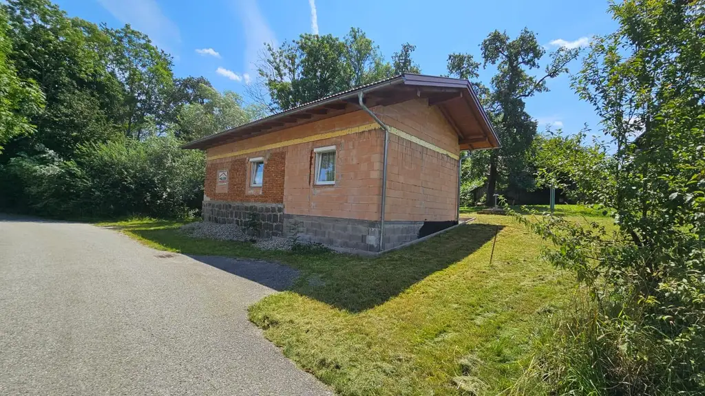Innviertel-Highlight! Schöner neuwertiger Bungalow mit gr. Garage und schönem Garten in Eggerding nahe Andorf und Schärding zu verkaufen!