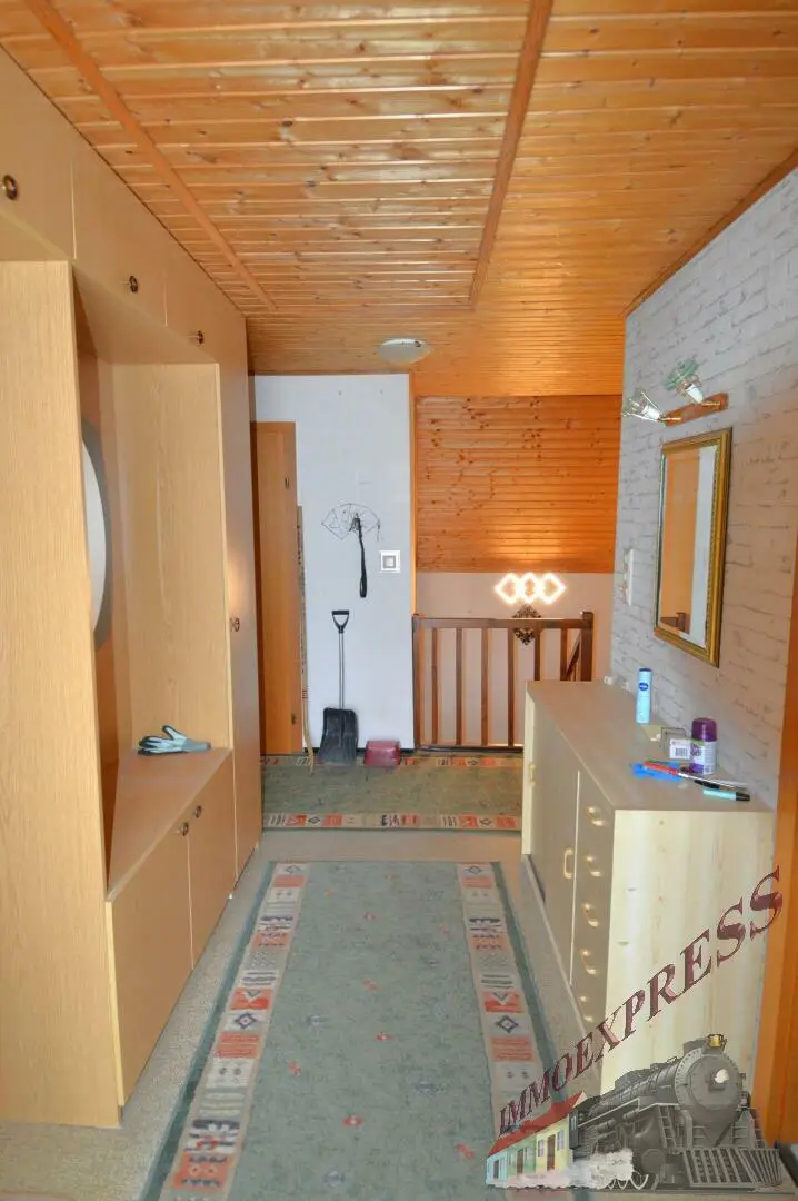 Ein-/ Zweifamilienhaus auf 1.490 m² mit Einliegerwohnung und Garage - Sackgasse