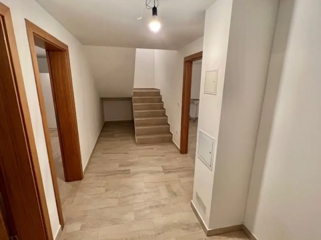 Moderne Doppelhaushälfte Nähe Wien mit 5 Schlafzimmern