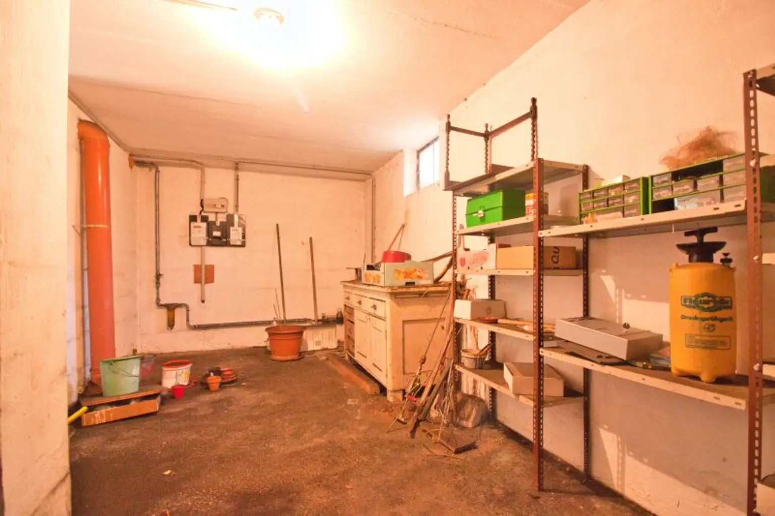 Ebenes Grundstück in ruhiger Sackgasse | sanierungsbedürftiges Einfamilienhaus mit idyllischer Garten | rd. 180 m² verbaubar