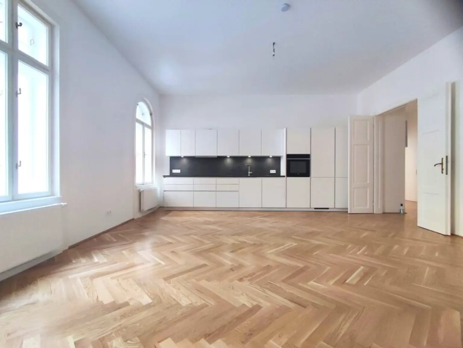 ERSTBEZUG NACH SANIERUNG - Stilvolles Wohnung direkt bei der U1