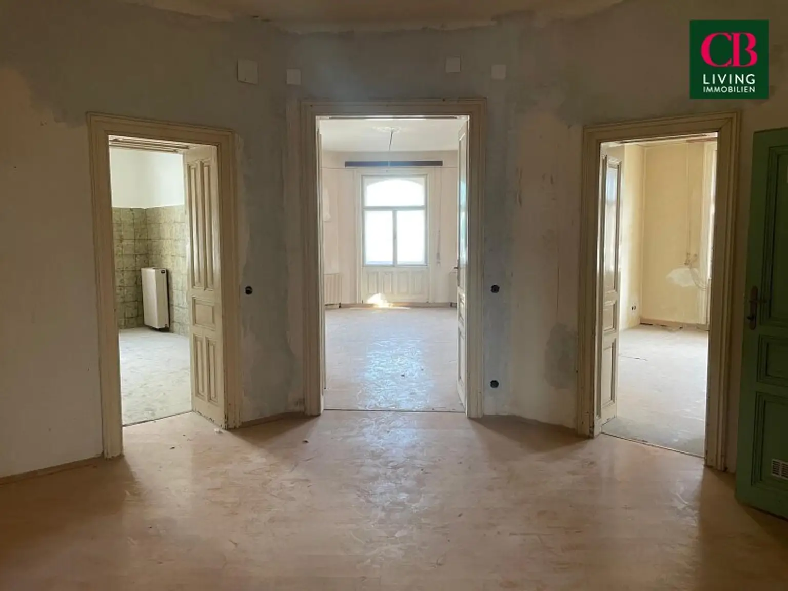 Sanierungsbedürftige Wohnung in einem klassischen Jahrhundertwendehaus