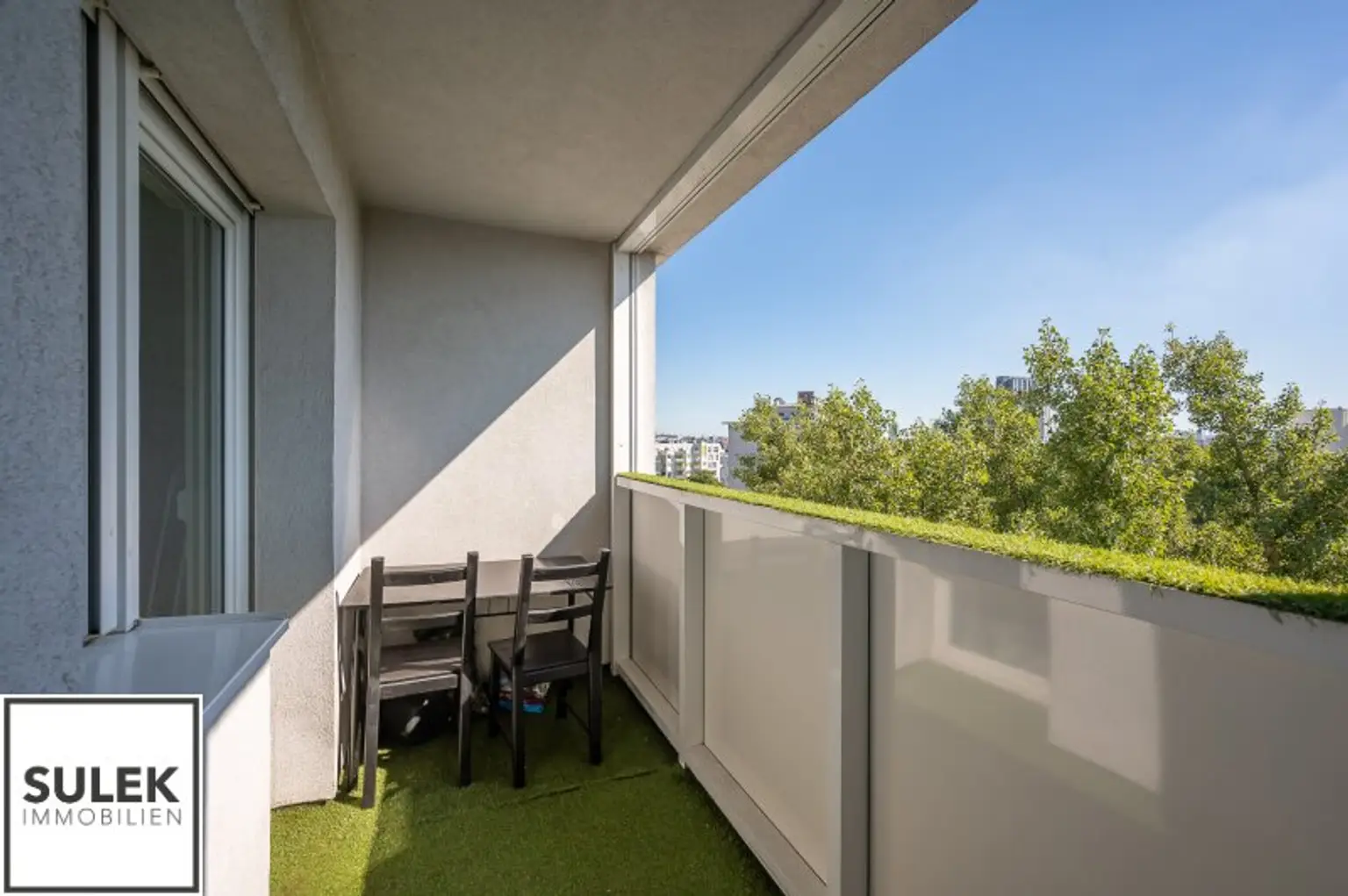 befristet vermietete 3 Zimmer -Wohnung mit Loggia im 8.Stock inkl. Fernblick