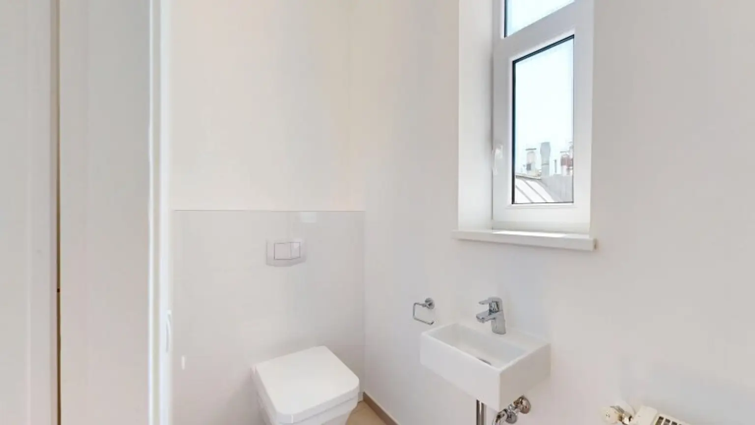 Badezimmer mit Dusche und WC