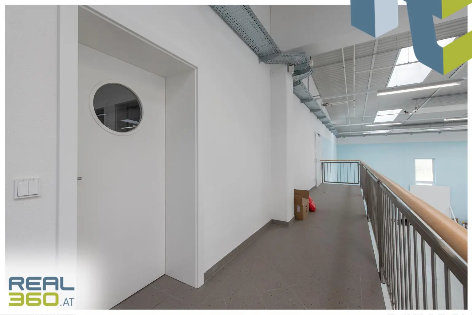 Hochwertige Betriebsliegenschaft auf Baurechtsgrund (Halle, Büro, Lager, Wohnung)