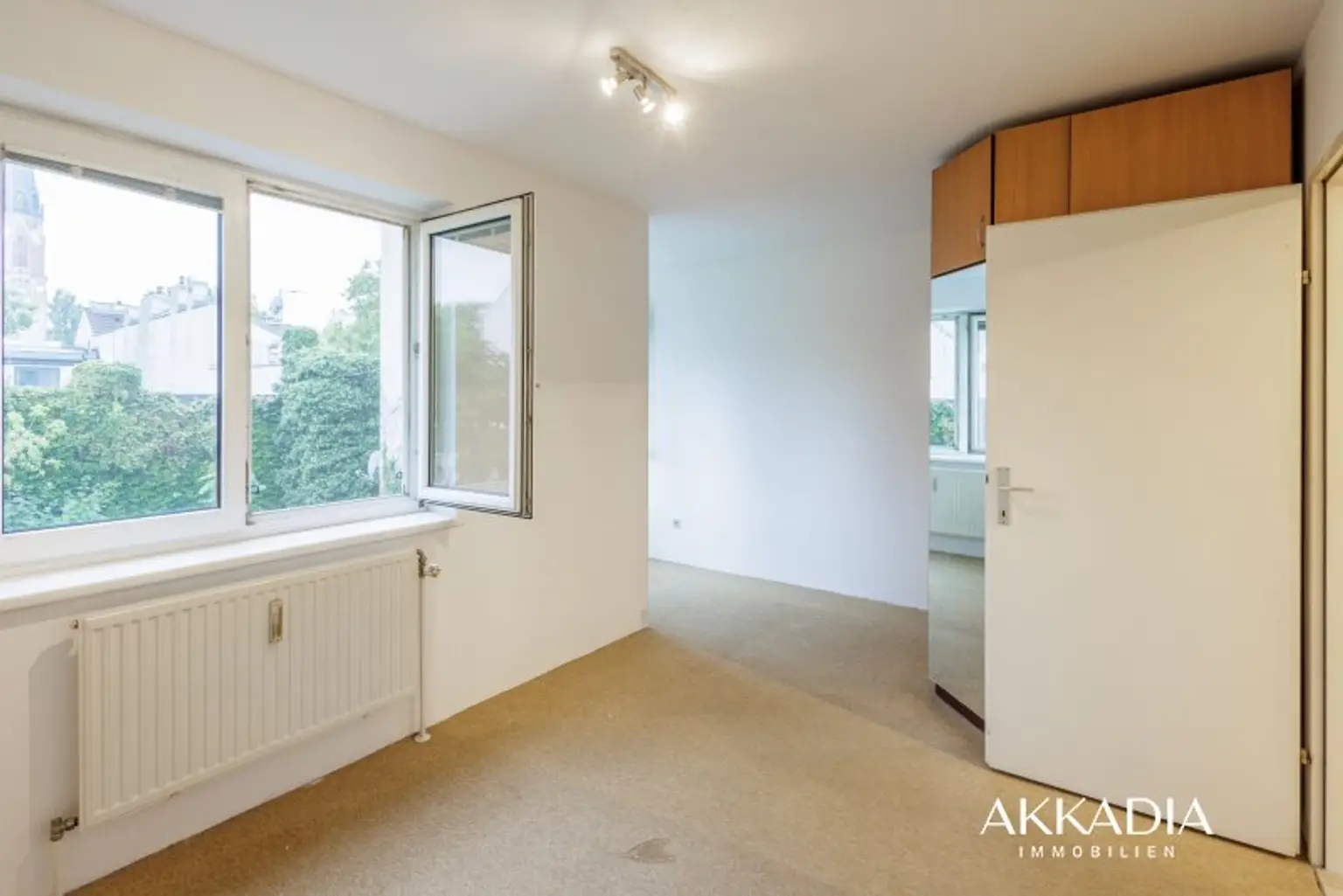 Ruhige 2-Zimmer-Wohnung mit Gartenblick und Garagenplatz