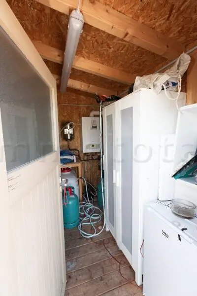 Neu adaptierte Spitzhütte in Toplage am offenen See