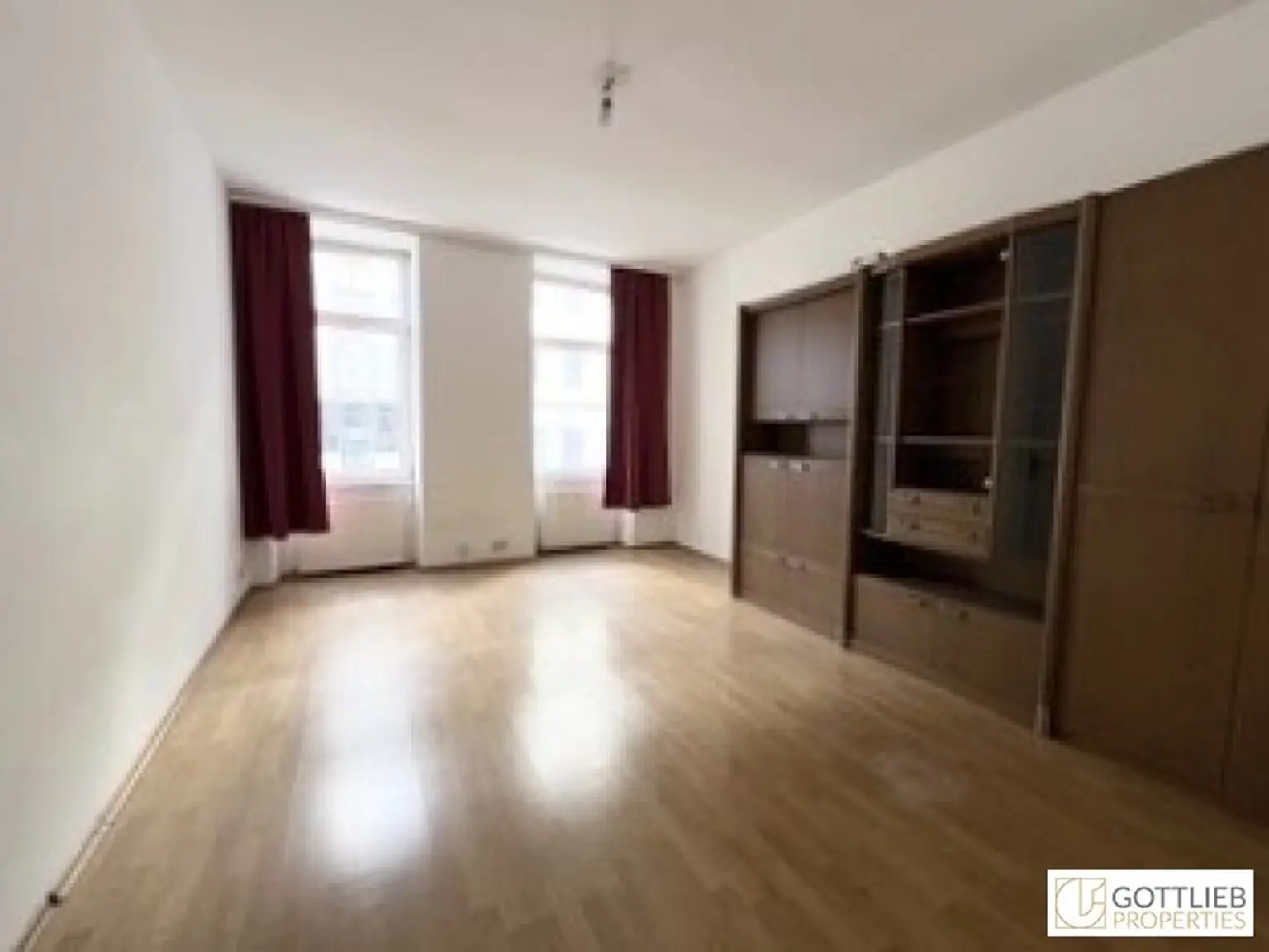 Nahe U3! Klassisches Mittelzinshaus mit ca. 85% Leerstand und Baubewilligung für DG-Ausbau mit Balkonen und Dachterrasse