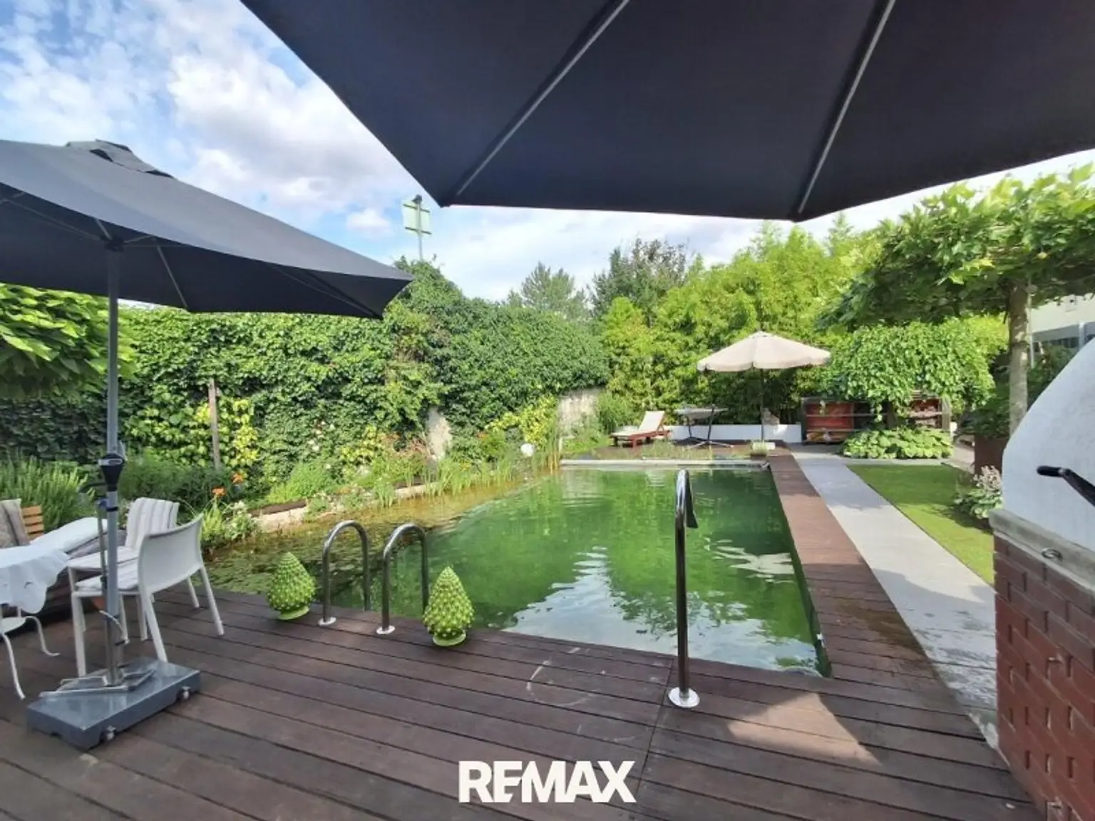 5 Terrasse mit Pool 1220