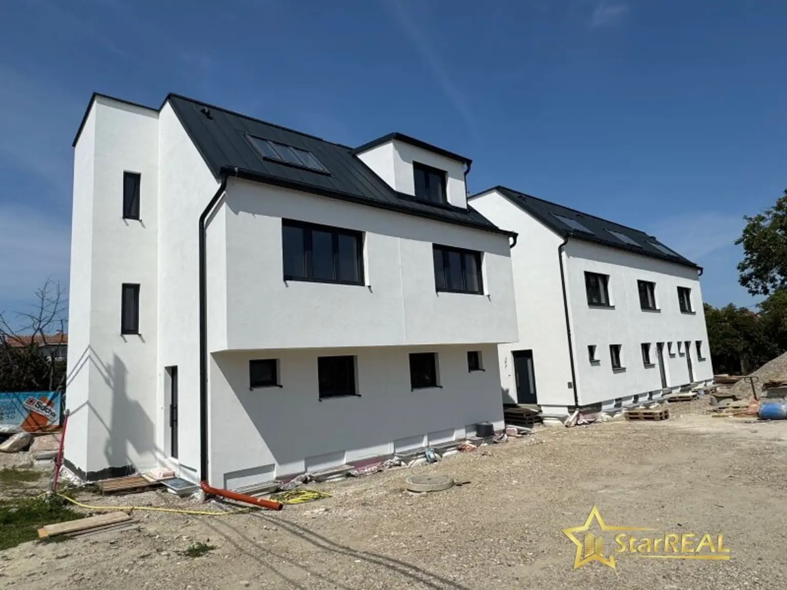 ÜBERGABE IM OKTOBER. LETZTE 2 HÄUSER! ZIEGEL-NEUBAU MIT PV-ANLAGE, KELLER UND TOP- AUSSTATTUNG! PROVISIONSFREI für den Käufer.