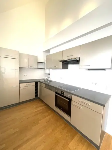 Sonnige 3,5-Zimmer Dachgeschoßwohnung mit Terrasse zu kaufen