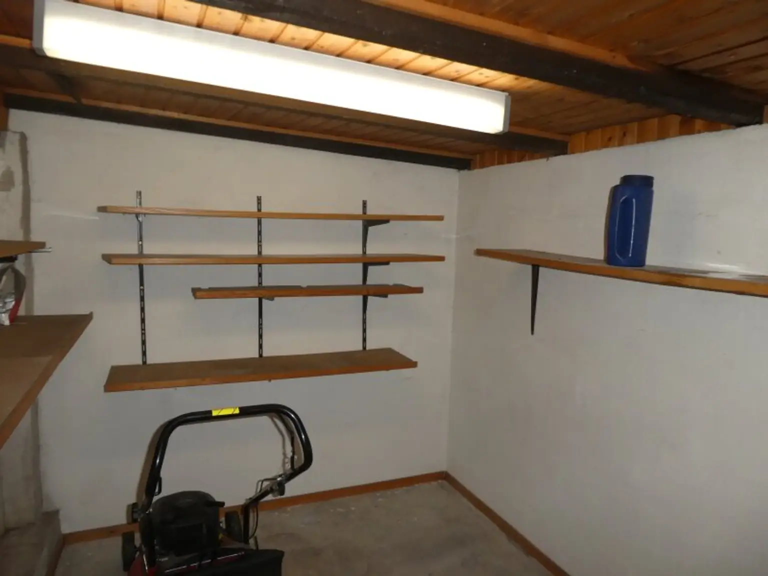 PRIVATSPHÄRE: KLEINES HAUS  mit ENTZÜCKENDEN GARTEN, Garage und Lagerräume - NÄHE BAHNHOF