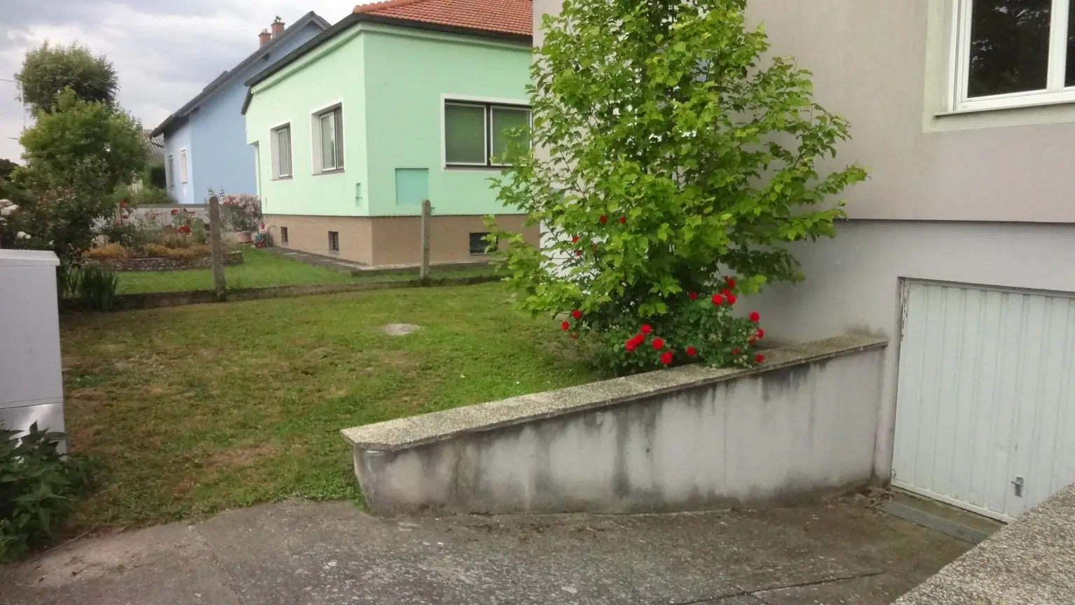 * Gelegenheit *  Einfamilienhaus mit viel Wohnfläche, Keller und Garten!