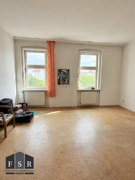 Lichtdurchflutete 4,5 Zimmer Wohnung - SANIERUNGSBEDÜRFTIG & BALKONANBAU möglich