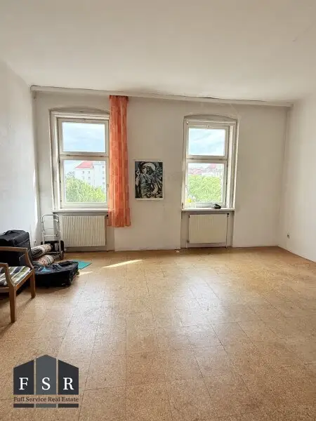 Lichtdurchflutete 4,5 Zimmer Wohnung - SANIERUNGSBEDÜRFTIG & BALKONANBAU möglich