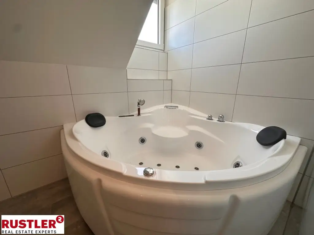Außergewöhnliche 3-Zimmer Maisonette-Wohnung in Ruhelage