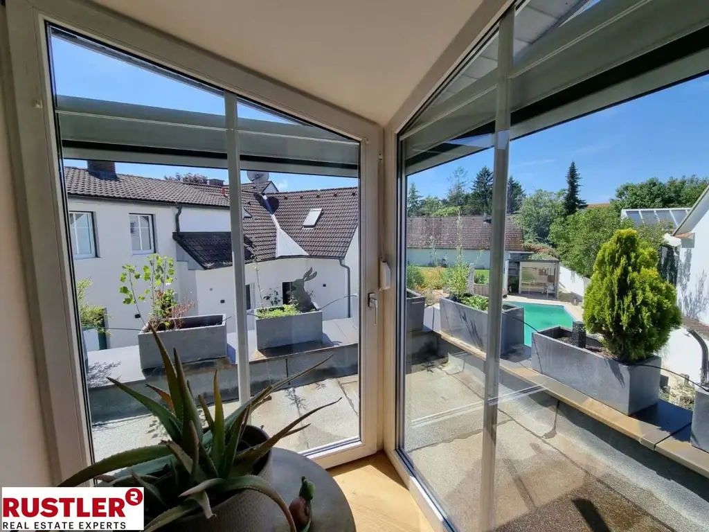 Großzügiges Einfamilienhaus mit separater Wohneinheit  & Pool