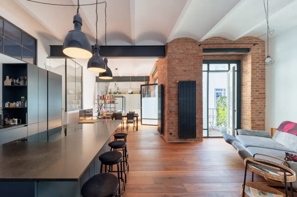 Stilvolle Loft-Wohnung mit Westbalkon & Premiumausstattung in historischem Fabriksgebäude