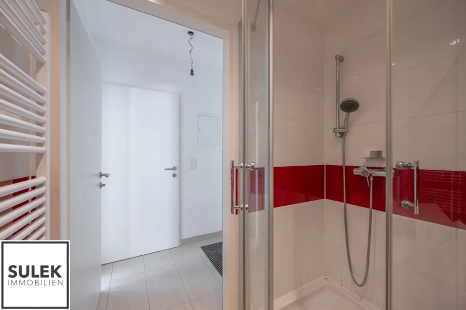 Nähe Floridsdorf Bahnhof (S+U): gepflegte 2-Zimmer-Wohnung mit tollen Lichtverhältnissen