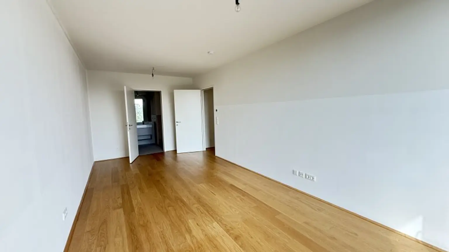 UNBEFRISTETE 4-Zimmer im Neubau mit Freifläche