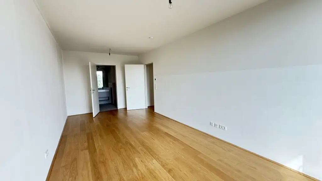 UNBEFRISTETE 4-Zimmer im Neubau mit Freifläche