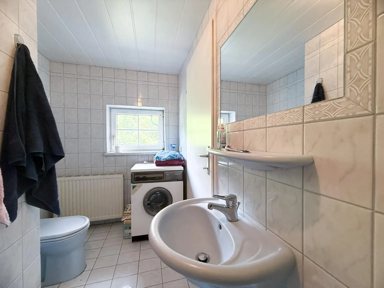 *** Charmantes Landhaus, 154m², Teilsaniert mit großem Gartenanteil und viel Potenzial ***