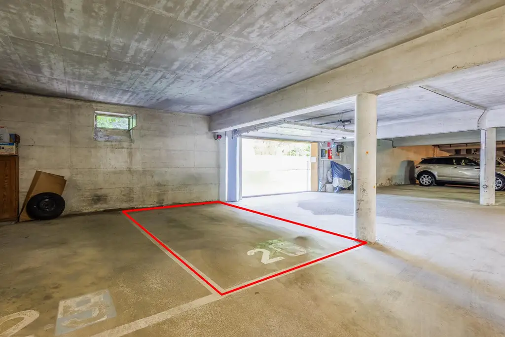 Komfortable 3-Zimmer-Wohnung mit Balkon, Tiefgarage und Klimaanlage