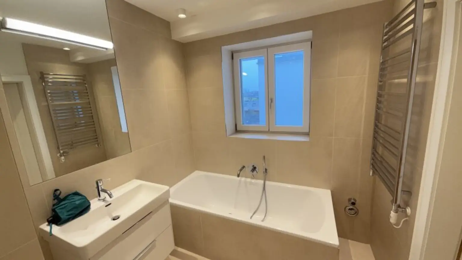 URANIA: 3 Zimmer mit hofseitiger Terrasse in Ruhelage: Luxus pur in Citynähe