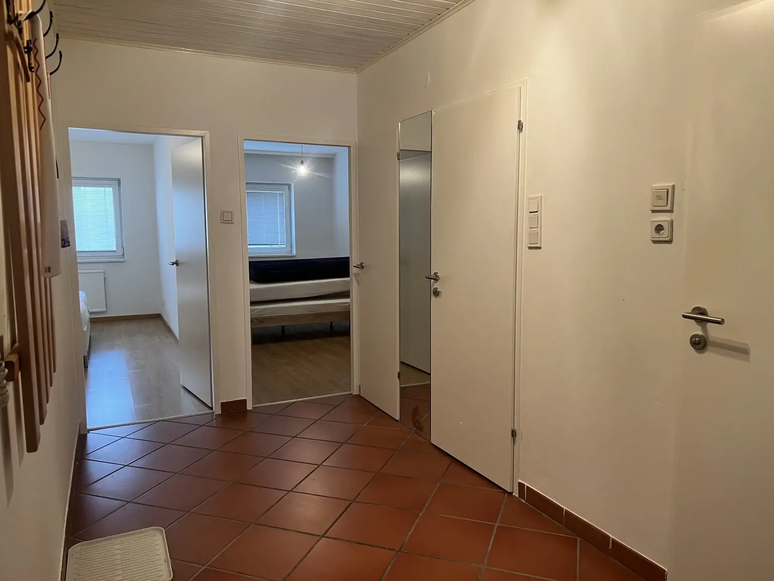 Vorzimmer mit Blick in Zimmer 1 und 2