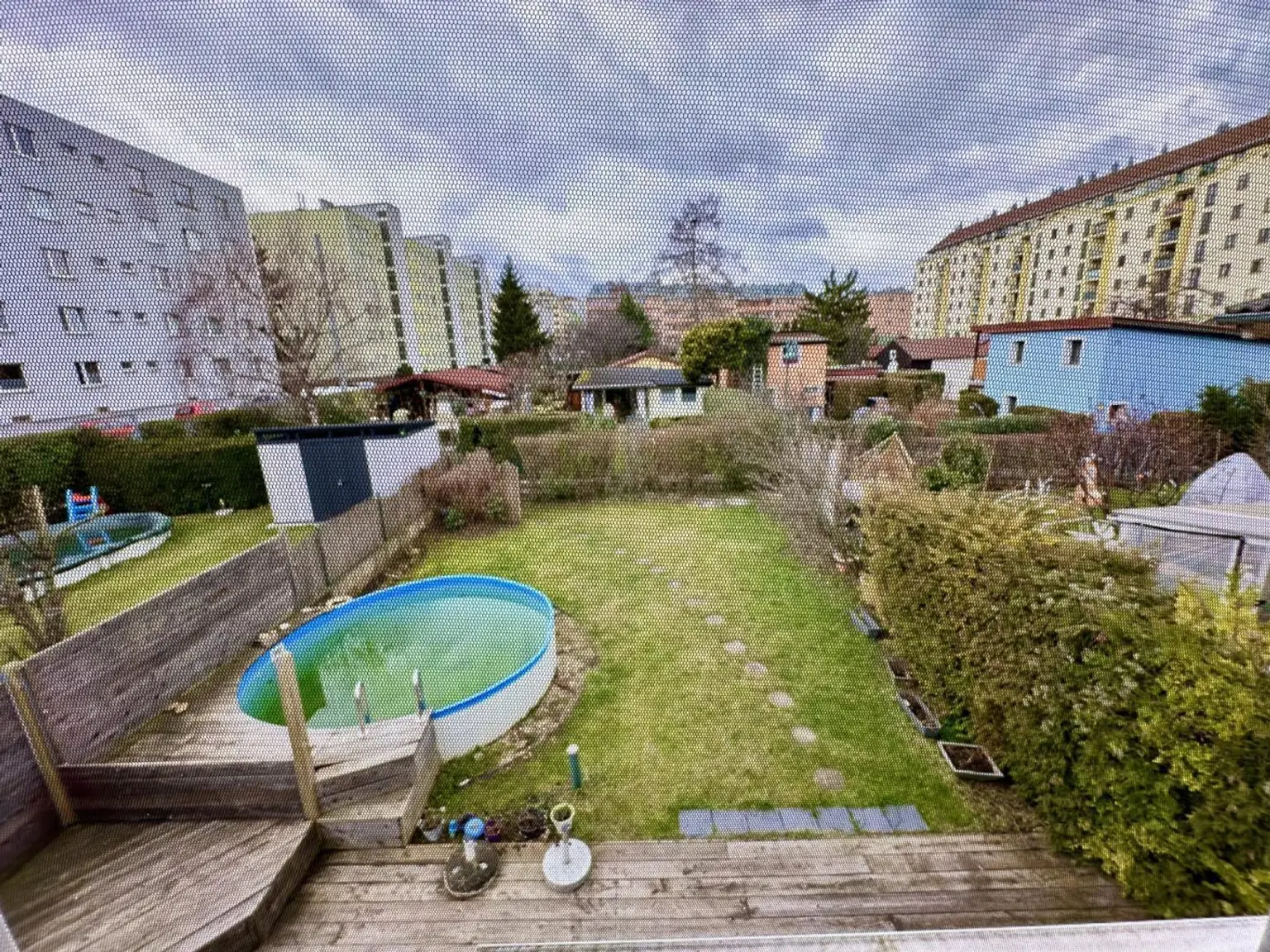 Garten mit Pool