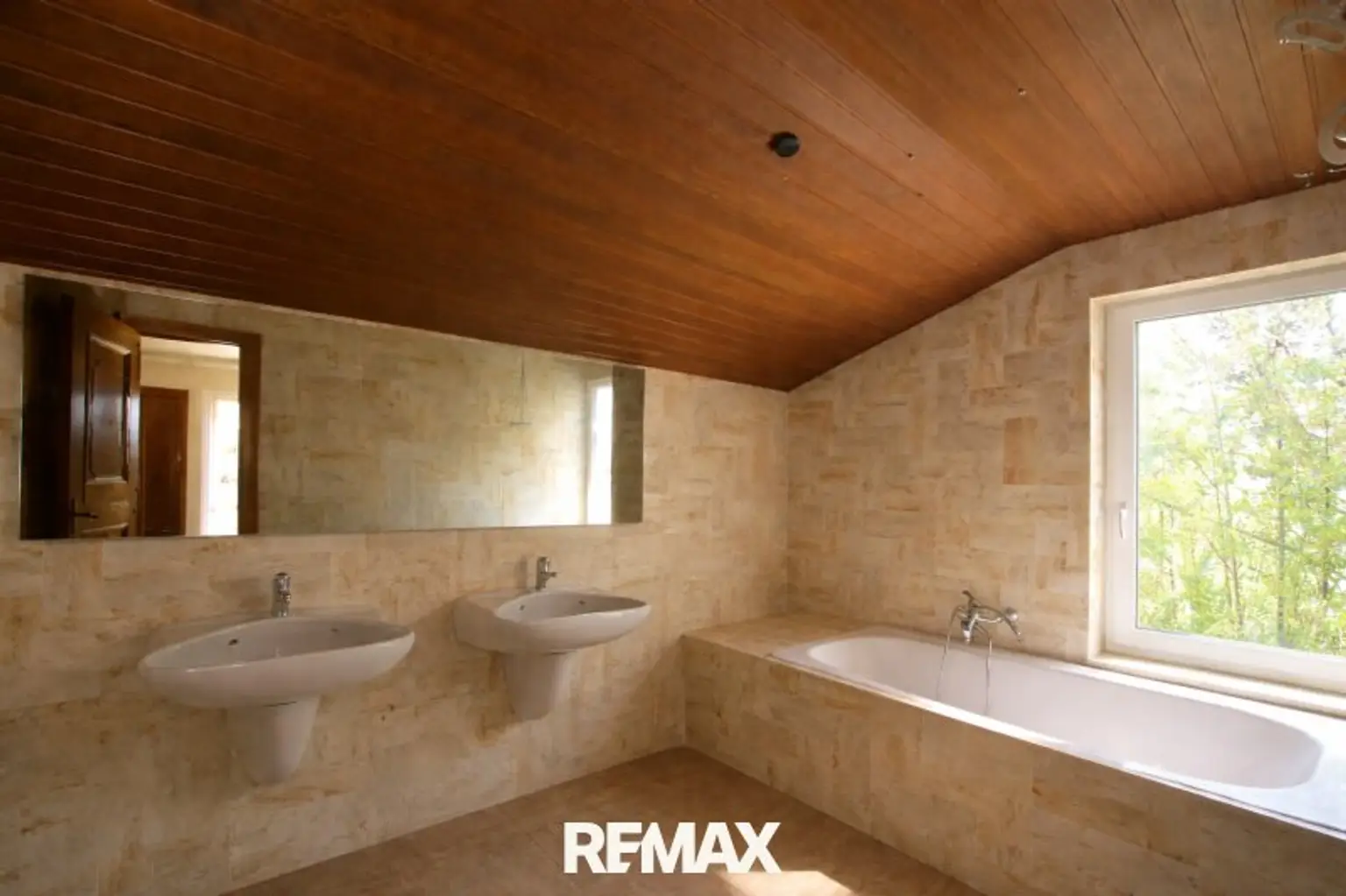 Badezimmer (virtuell eingerichtet)
