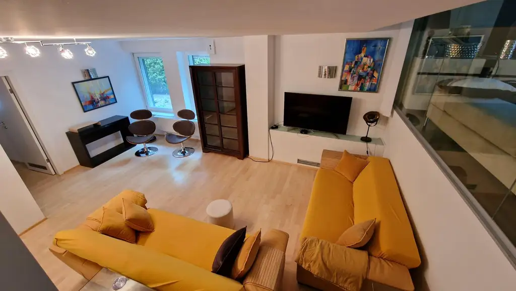 Stilvolle Gartenwohnung für gehobene Ansprüche - 4 Schlafzimmer, 4 Bäder!