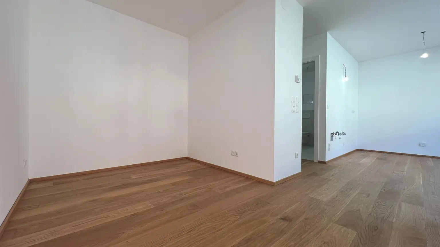 Erstbezug – kompakte 2-Zimmer-Wohnung mit Loggia, Luft-Wärmepumpe & PV-Anlage