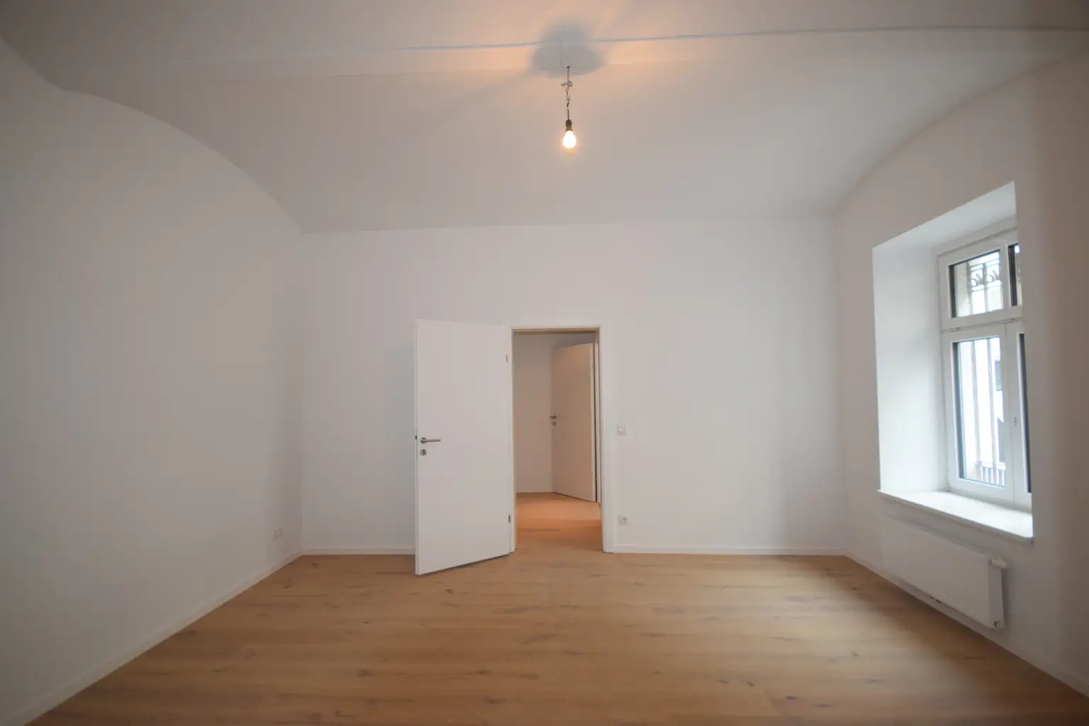 "STADTQUARTIER WEST - Neu renoviertes 2 Zimmer Atelier"