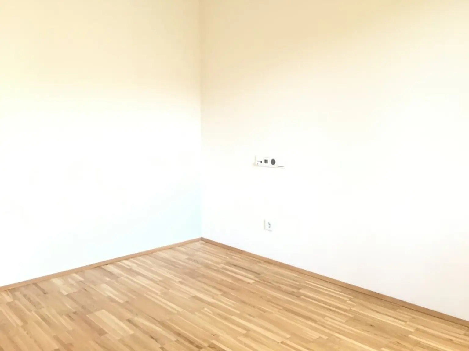 2-Zimmer Wohnung mit Balkon in den grünen Garten! Direkt bei U3 Kendlerstraße!