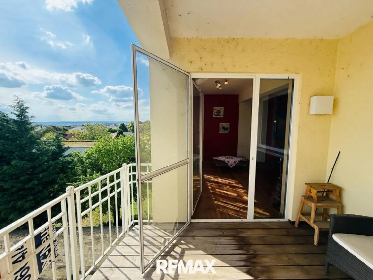 Loggia mit teilweise Seeblick