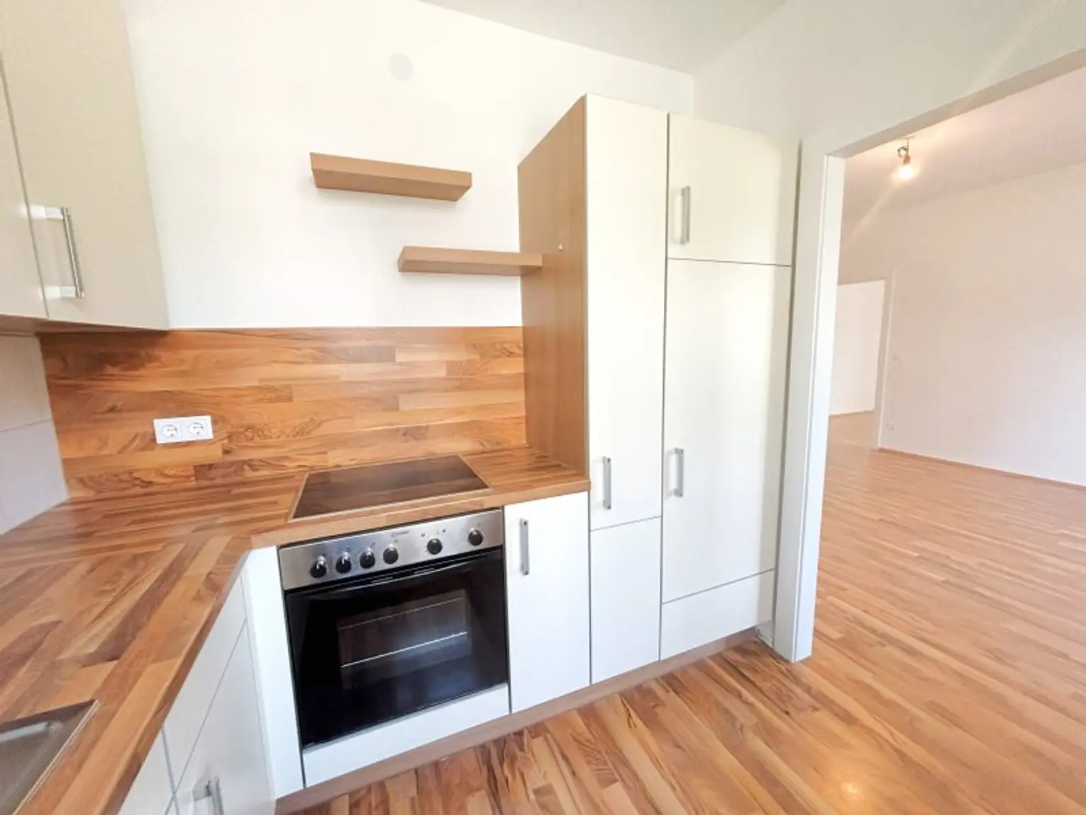 Gemütliche 2-Zimmer-Wohnung mit möblierter Küche in idealer Lage!