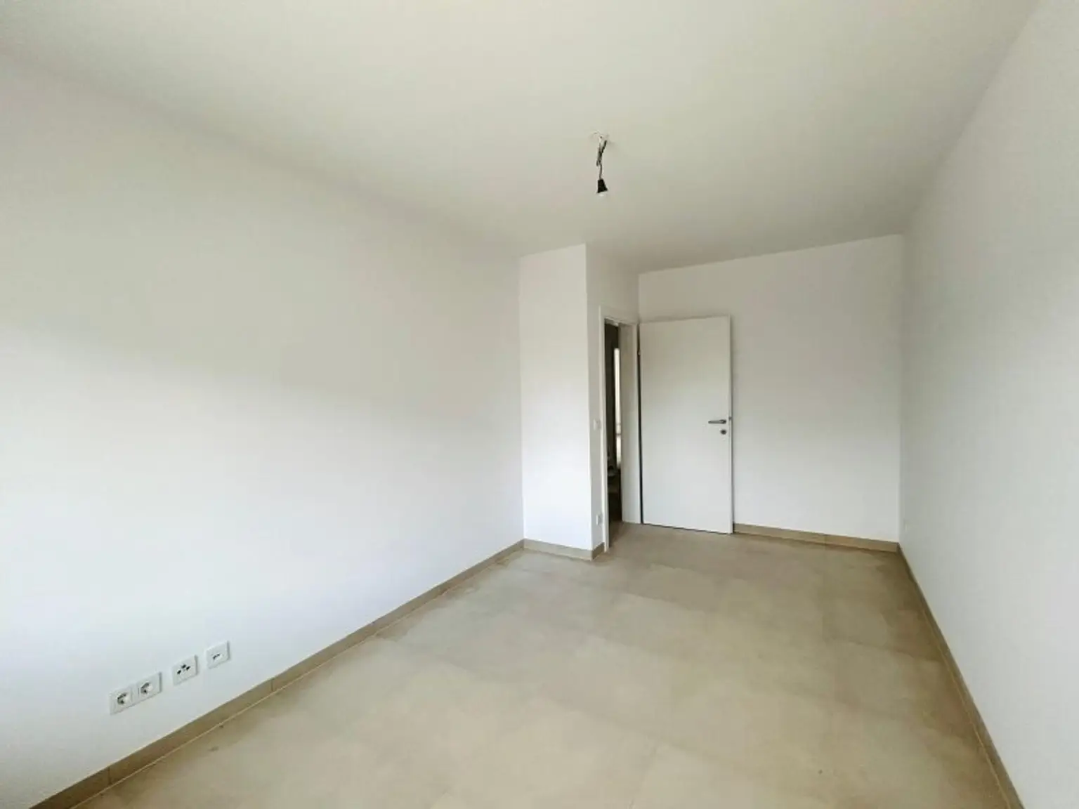 Traumhafte Doppelhaushälfte - Erstbezug, 5 Zimmer, Garten, Terrasse, 2 Stellplätze - Nähe Bahnhof!