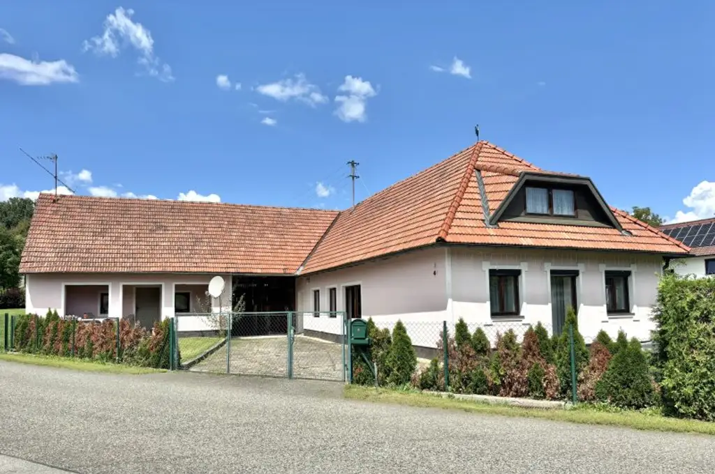 ** GARTENTAGE ** ren.bed. Landhaus mit bezauberndem Grundstück !! Ca. 7.200m 2 Wald inklusive !!