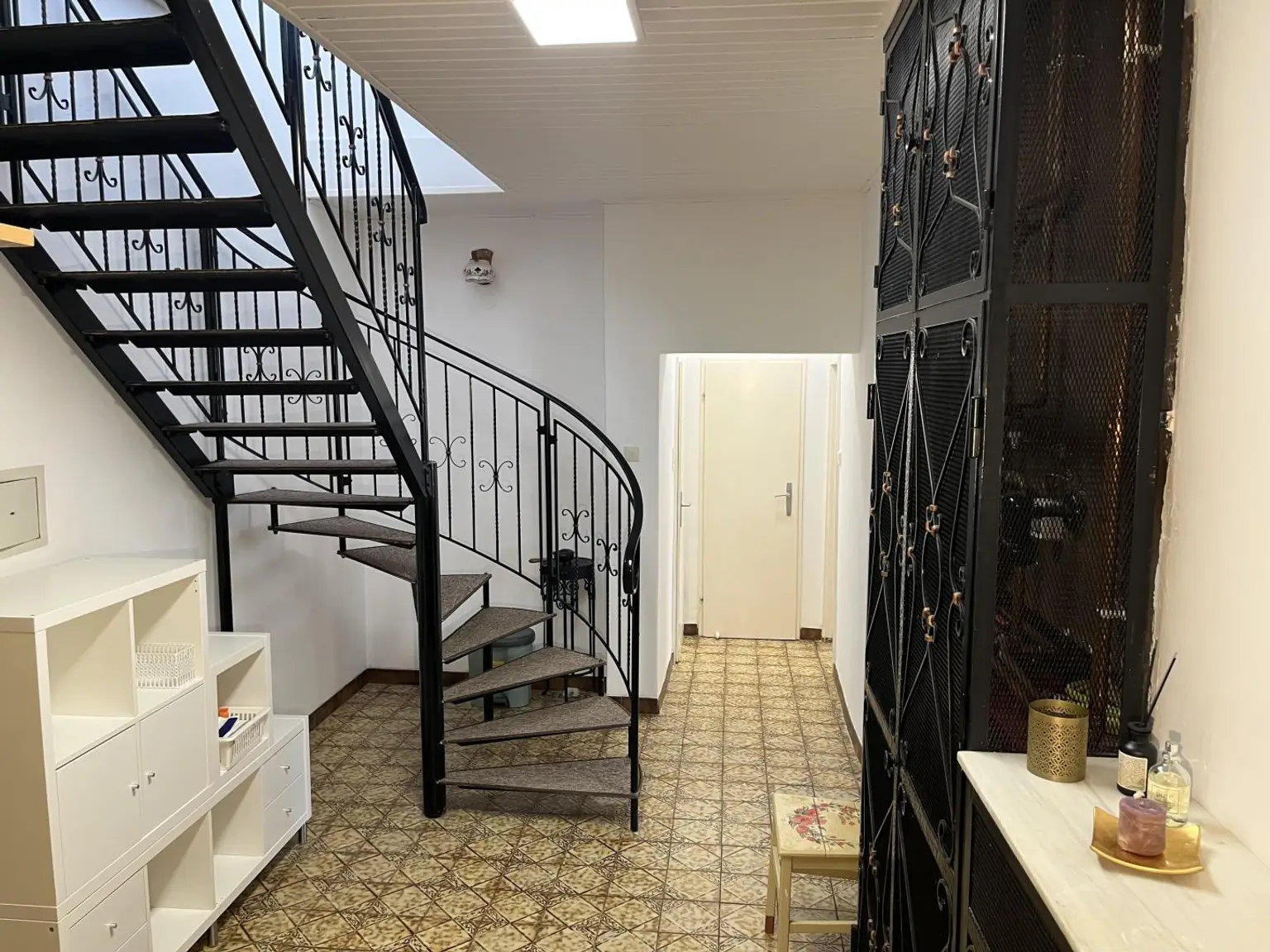 Vorzimmer EG mit Stiegenaufgang