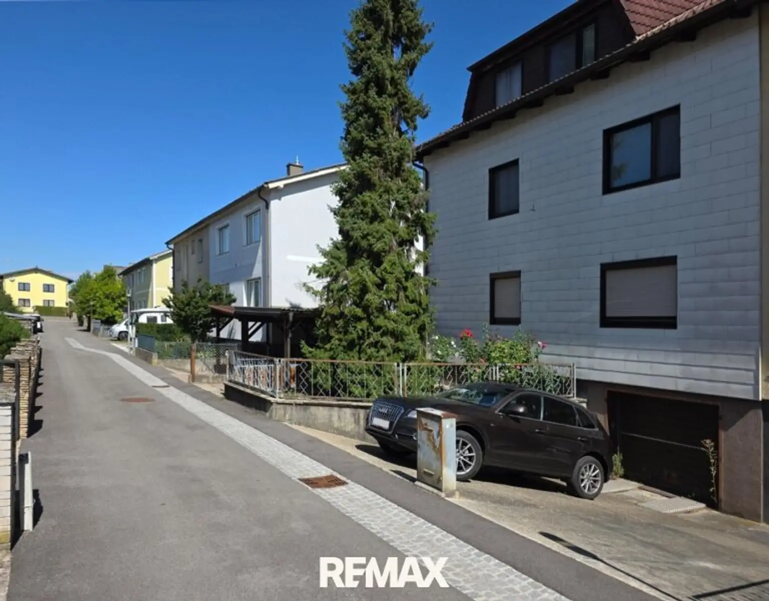 32 EFH 2000 View