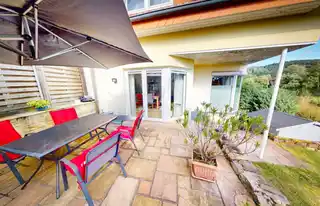 Terrasse mit Blick auf den Wald