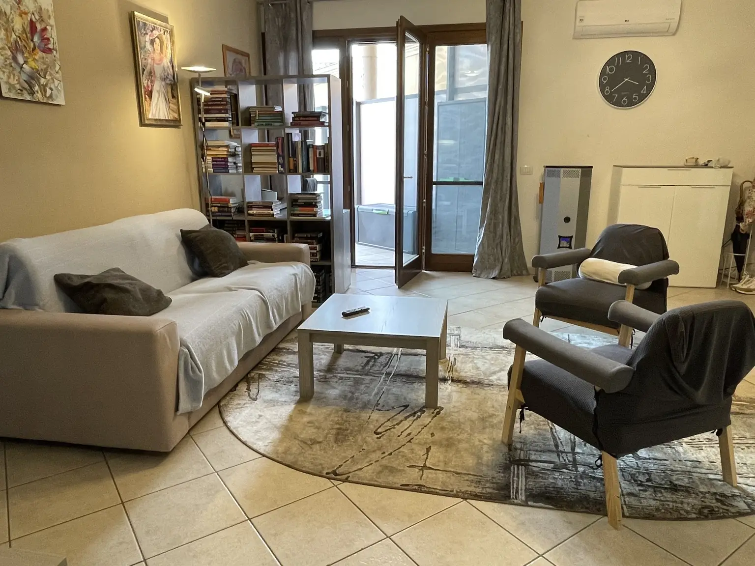 Sardinien: Sonnige 3-Zimmer‑Wohnung mit Terrasse & Bergblick - nur 7 km zum Meer